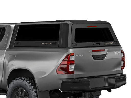 Hard top RSI SmartCap EVOs Sport per Toyota Hilux 2016–2025 Double Cab, vista posteriore 3/4 ravvicinata