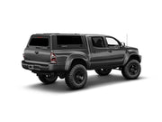 Hard top RSI SmartCap EVOs Sport per Toyota Tacoma 2005–2015 Short Bed 5', vista posteriore 3/4 su sfondo bianco