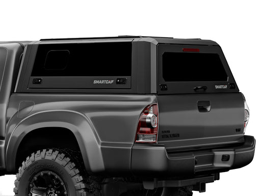 Hard top RSI SmartCap EVOs Sport per Toyota Tacoma 2005–2015 Short Bed 5', vista posteriore 3/4 ravvicinata