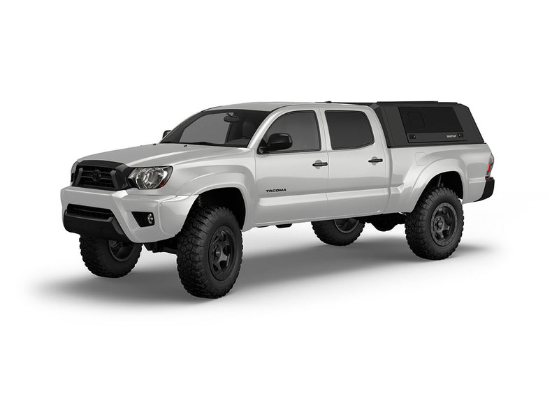 Hard top RSI SmartCap EVOs Sport per Toyota Tacoma 2005–2015 Standard Bed 6', vista anteriore 3/4 su sfondo bianco