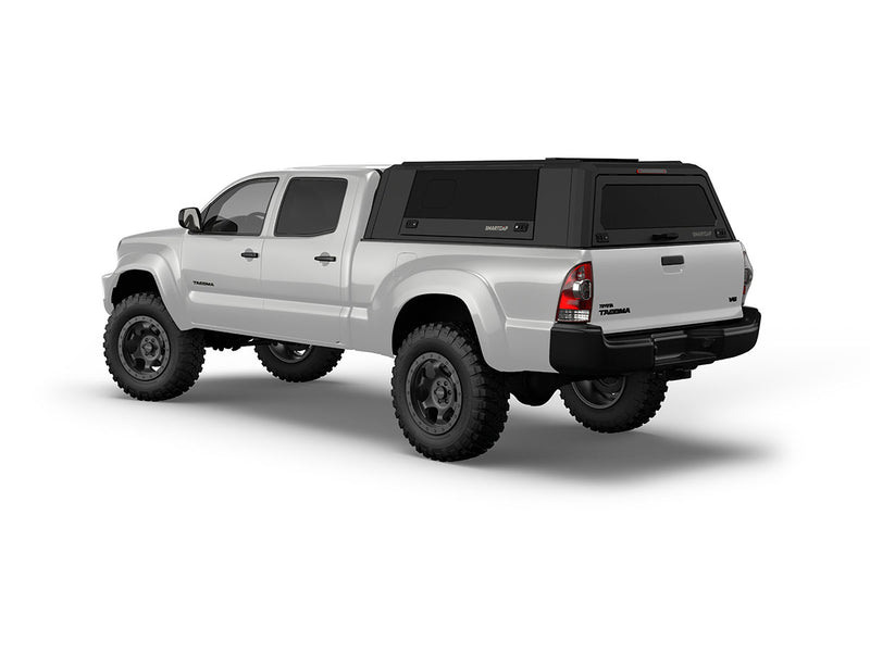 Hard top RSI SmartCap EVOs Sport per Toyota Tacoma 2005–2015 Standard Bed 6', vista posteriore 3/4 su sfondo bianco