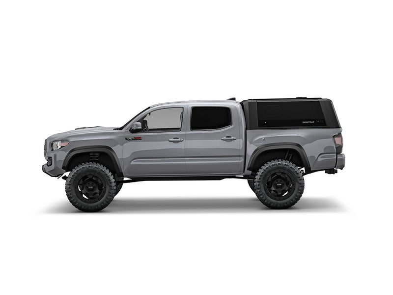 Hard top RSI SmartCap EVOs Sport per Toyota Tacoma 2016–2023 Short Bed 5', vista laterale su sfondo bianco