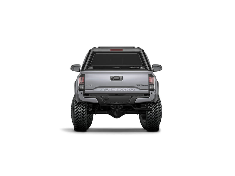 Hard top RSI SmartCap EVOs Sport per Toyota Tacoma 2016–2023 Short Bed 5', vista posteriore su sfondo bianco