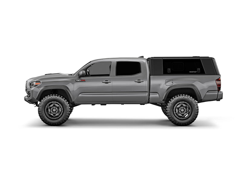 Hard top RSI SmartCap EVOs Sport per Toyota Tacoma 2016–2023 Standard Bed 6', vista laterale su sfondo bianco