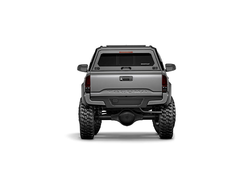 Hard top RSI SmartCap EVOs Sport per Toyota Tacoma 2016–2023 Standard Bed 6', vista posteriore su sfondo bianco