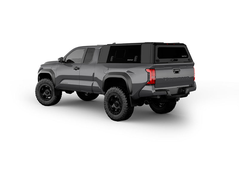 Hard top RSI SmartCap EVOs Sport per Toyota Tacoma 2024+ Standard Bed 6', vista posteriore 3/4 su sfondo bianco