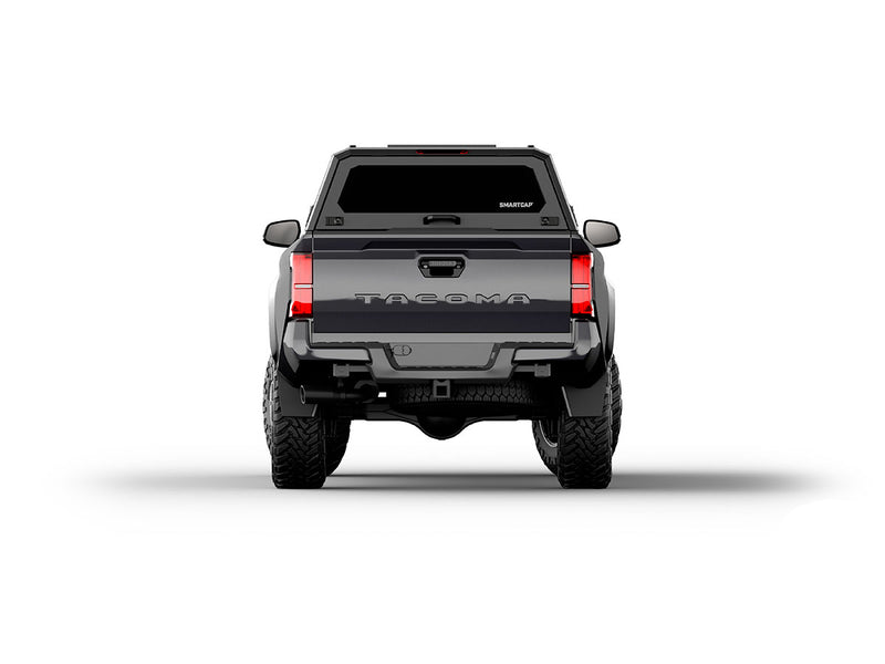Hard top RSI SmartCap EVOs Sport per Toyota Tacoma 2024+ Standard Bed 6', vista posteriore su sfondo bianco