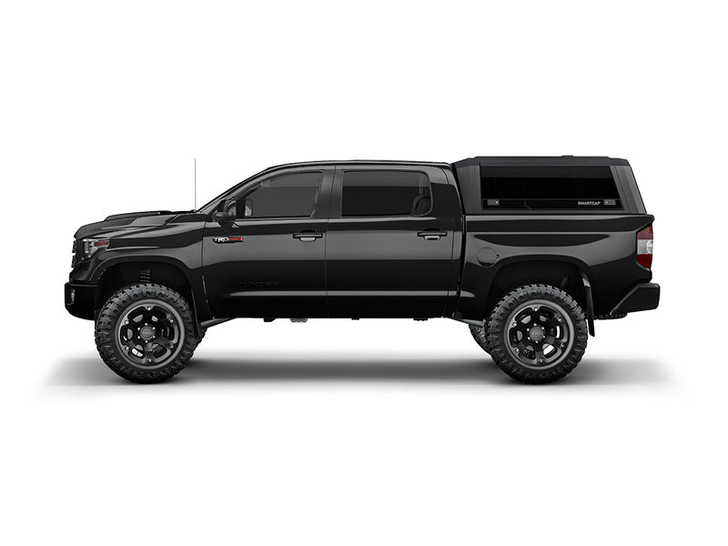 Hard top RSI SmartCap EVOs Sport per Toyota Tundra 2007–2021 Short Bed 5,5', vista laterale su sfondo bianco