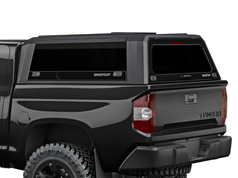 Hard top RSI SmartCap EVOs Sport per Toyota Tundra 2007–2021 Short Bed 5,5', vista posteriore 3/4 ravvicinata