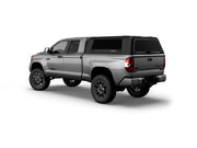 Hard top RSI SmartCap EVOs Sport per Toyota Tundra 2007–2021 Standard Bed 6,5', vista posteriore 3/4 su sfondo bianco