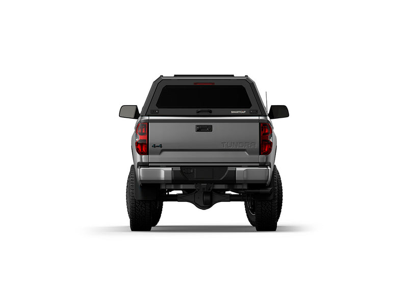 Hard top RSI SmartCap EVOs Sport per Toyota Tundra 2007–2021 Standard Bed 6,5', vista posteriore su sfondo bianco