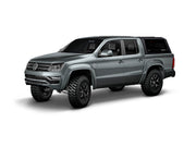 Hard top RSI SmartCap EVOs Sport per Volkswagen Amarok 2010–2022 Double Cab, vista anteriore 3/4 su sfondo bianco