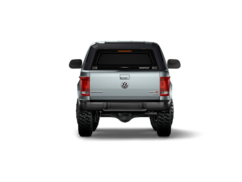 Hard top RSI SmartCap EVOs Sport per Volkswagen Amarok 2010–2022 Double Cab, vista posteriore su sfondo bianco