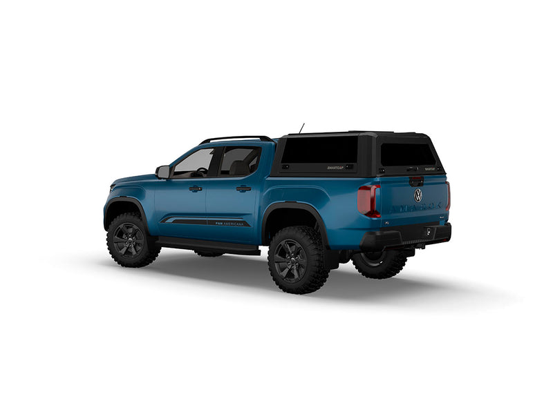 Hard top RSI SmartCap EVOs Sport per Volkswagen Amarok 2023+ Double Cab, vista posteriore 3/4 su sfondo bianco