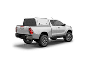 RSI SmartCap Field Pro Commercial White per pick-up mid-size: vista posteriore 3/4 lato destro su sfondo bianco