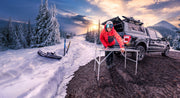 Ford F-150 con RSI SmartCap e tavolo Stow Away sulla neve