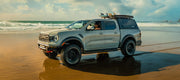 Ford Ranger Raptor con hard top RSI SmartCap sulla spiaggia