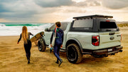 Ford Ranger con hard top RSI SmartCap in spiaggia con tavole da surf