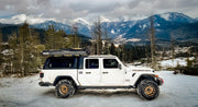 Jeep Gladiator con hard top RSI SmartCap sulla neve