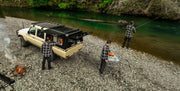 Toyota Land Cruiser 79 con hard top RSI SmartCap in campeggio sul fiume