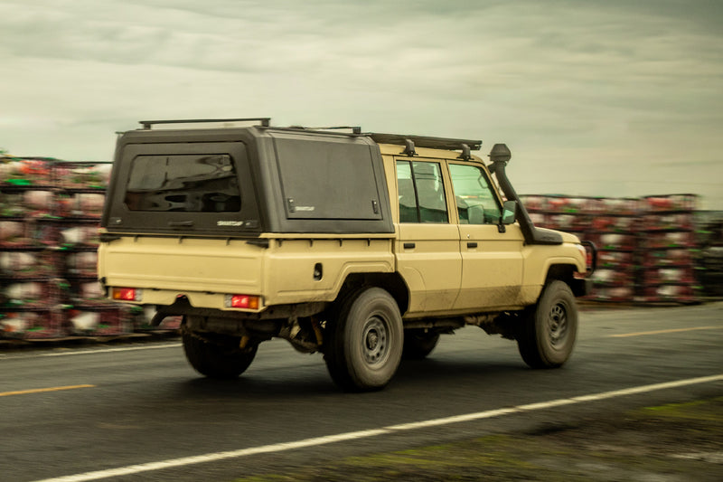 Toyota Land Cruiser 79 con hard top RSI SmartCap su strada