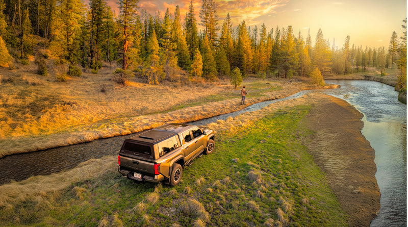 Toyota Tacoma con RSI SmartCap lungo il fiume