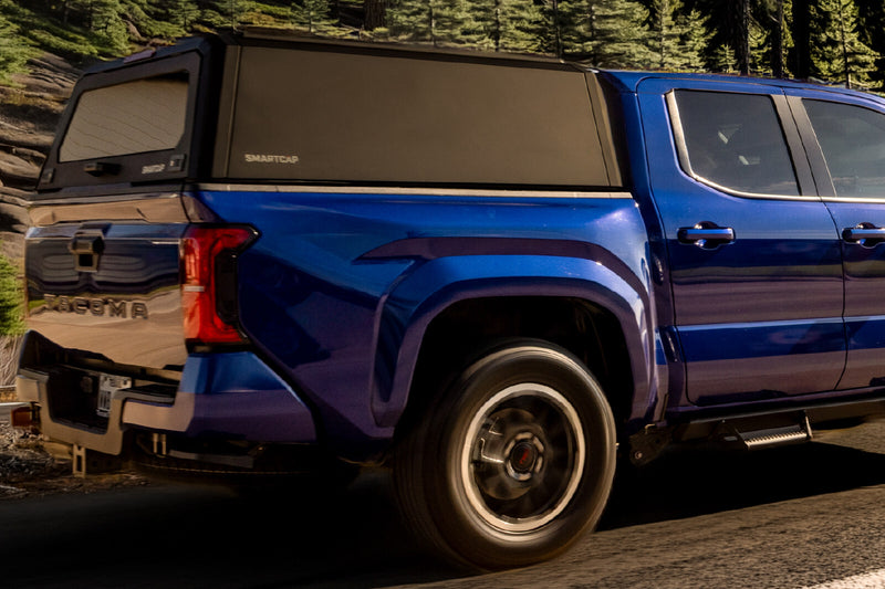 Toyota Tundra con hard top RSI SmartCap, particolare della linea sul cassone