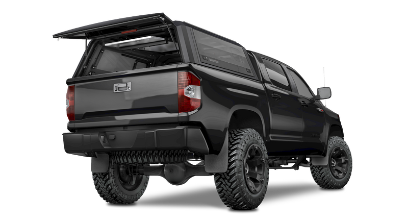 Hard top RSI SmartCap su Toyota Tundra, vista posteriore 3/4 su sfondo bianco