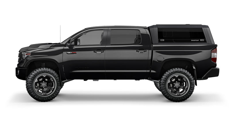 Hard top RSI SmartCap su Toyota Tundra, vista laterale su sfondo bianco
